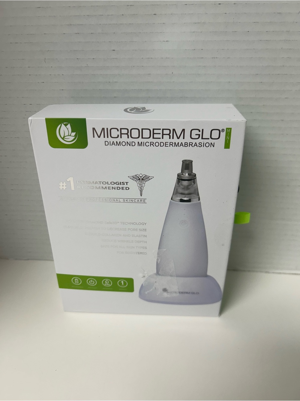 NIB Microderm GLO Diamond Microdermabrasion Device White with Green Accents